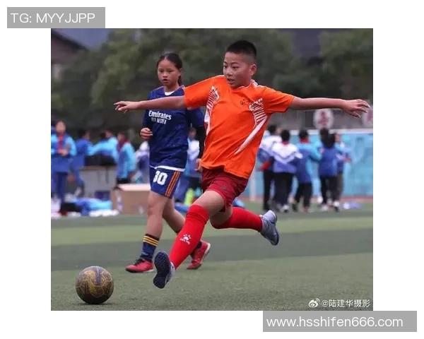 打足球球童的成长故事与梦想追逐之旅 打足球球童的成长故事与梦想追逐之旅