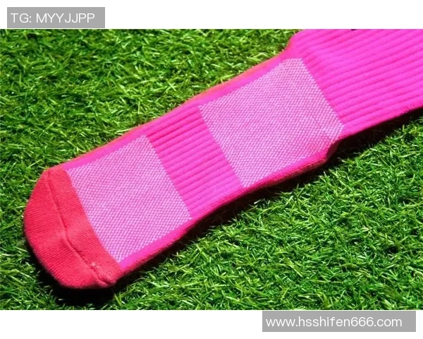 粉色足球袜的时尚魅力与运动性能完美结合,助你在球场上闪耀风采 粉色足球袜的时尚魅力与运动性能完美结合,助你在球场上闪耀风采